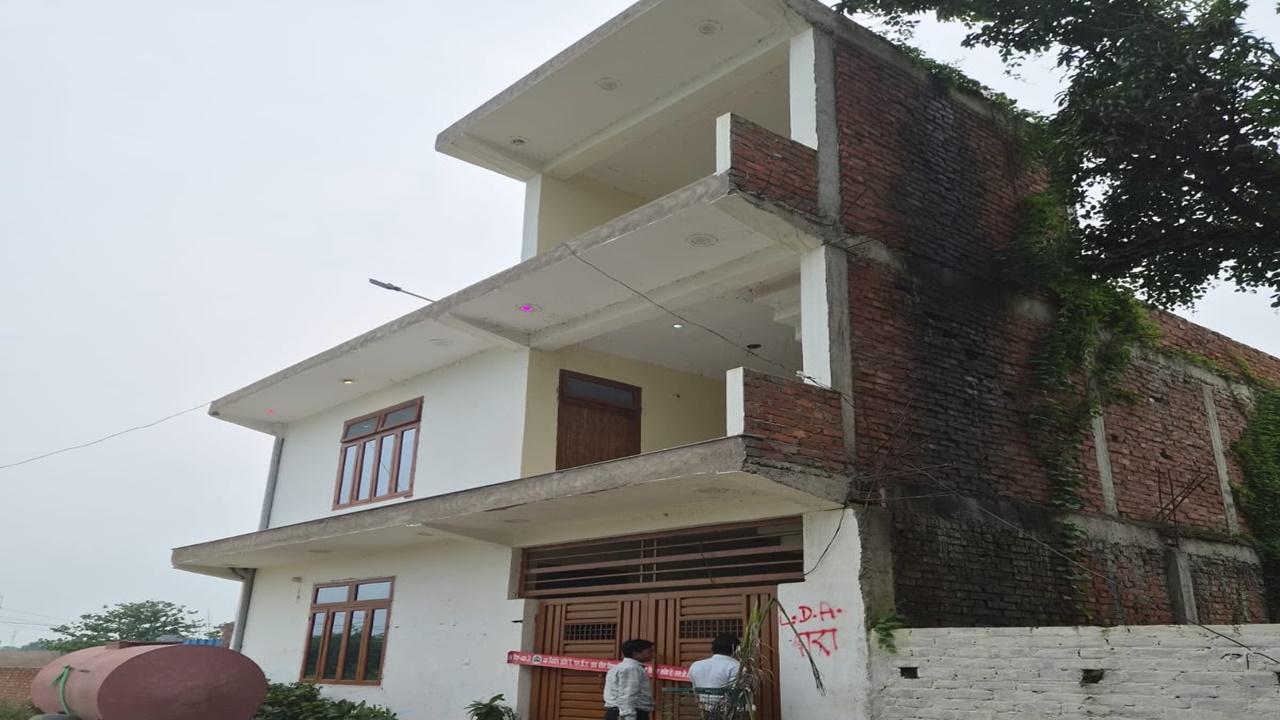 लखनऊ में LDA का बड़ा एक्शन! चौक से सुशांत गोल्फ सिटी तक 13 अवैध निर्माण सील, मचा हड़कंप लखनऊ में LDA का बड़ा एक्शन! चौक से सुशांत गोल्फ सिटी तक 13 अवैध निर्माण सील, मचा हड़कंप