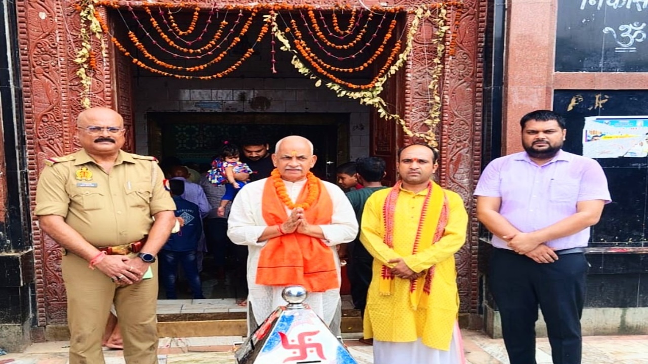 Barabanki News : लोधेश्वर महादेव कॉरिडोर से बढ़ेगा तीर्थाटन, बोले डॉ. दिलीप, जिले को मिली साढ़े पांच सौ करोड़ की योजनाओं की सौगात Barabanki News : लोधेश्वर महादेव कॉरिडोर से बढ़ेगा तीर्थाटन, बोले डॉ. दिलीप, जिले को मिली साढ़े पांच सौ करोड़ की योजनाओं की सौगात