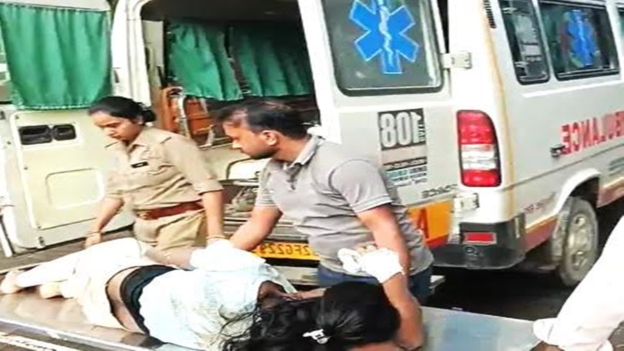 Sitapur News : युवती को जहर पिलाने का आरोप, युवक ने भी खाया विषाक्त पदार्थ; दोनों अस्पताल में भर्ती, जानें पूरा मामला