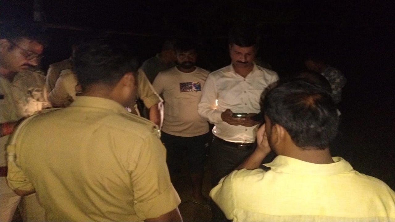 प्रतापगढ़ के रानीगंज में मछली पकड़ते समय नाले में डूबे चाचा-भतीजे, एक का शव बरामद प्रतापगढ़ के रानीगंज में मछली पकड़ते समय नाले में डूबे चाचा-भतीजे, एक का शव बरामद