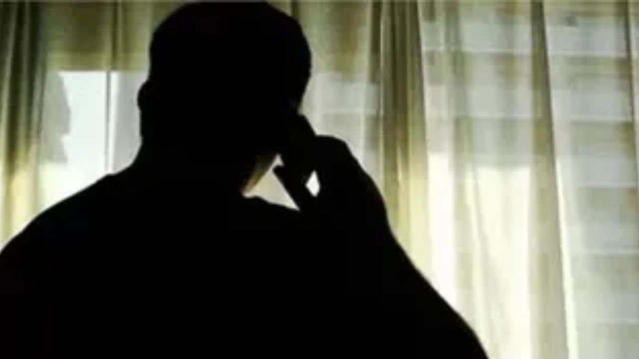 पिता बोला…रंगदारी वसूलने के लिए वायरल किए बेटी के अश्लील फोटो, दिल्ली के युवक पर केस दर्ज कर जांच में जुटी पुलिस पिता बोला…रंगदारी वसूलने के लिए वायरल किए बेटी के अश्लील फोटो, दिल्ली के युवक पर केस दर्ज कर जांच में जुटी पुलिस
