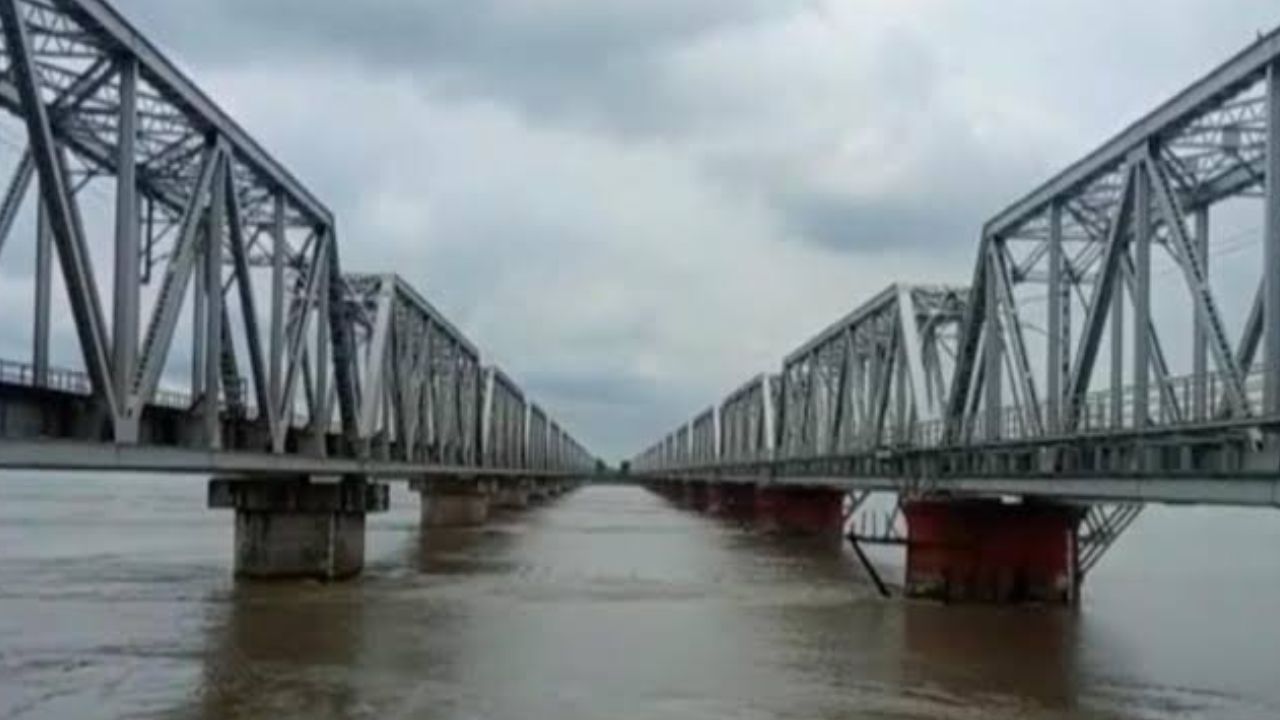 यूपी में उफान पर घाघरा-राप्ती, झमाझम बारिश के बाद राजधानी में मौसम सुहाना; आज भी बारिश का अलर्ट