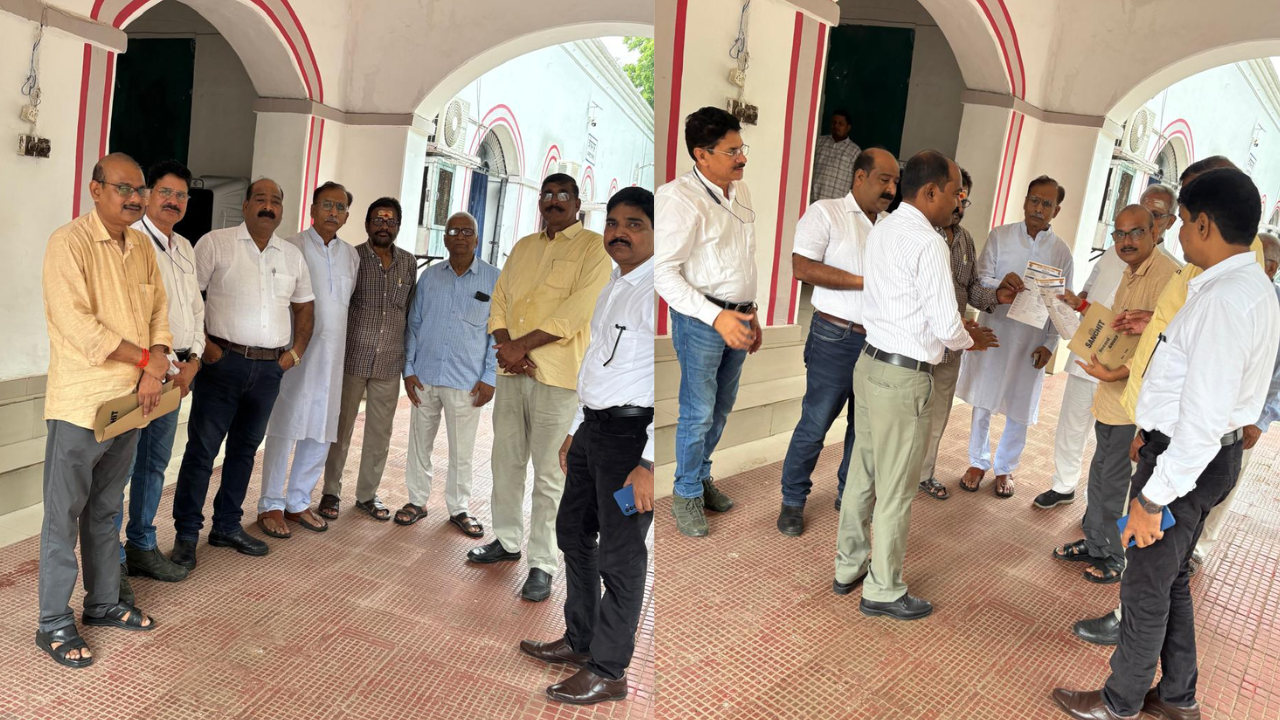 Raebareli News: 11 मांगों को लेकर सड़क पर उतरे श्रमिक, डीएम को सौंपा ज्ञापन; न्यूनतम वेतन से पेंशन तक उठी आवाज Raebareli News: 11 मांगों को लेकर सड़क पर उतरे श्रमिक, डीएम को सौंपा ज्ञापन; न्यूनतम वेतन से पेंशन तक उठी आवाज