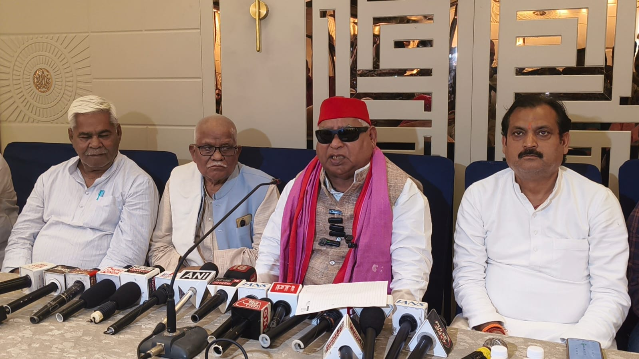 चंपत राय को क्लीन चिट पर भड़के अवधेश प्रसाद, राम मंदिर चढ़ावा मामले में सरकार को घेरा चंपत राय को क्लीन चिट पर भड़के अवधेश प्रसाद, राम मंदिर चढ़ावा मामले में सरकार को घेरा