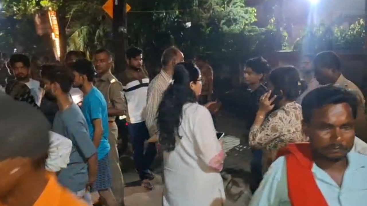 महादेवा जलाभिषेक के लिए निकले तीन दोस्तों की बाइक ट्रैक्टर-ट्रॉली से टकराई, दो की दर्दनाक मौत एक गंभीर घायल महादेवा जलाभिषेक के लिए निकले तीन दोस्तों की बाइक ट्रैक्टर-ट्रॉली से टकराई, दो की दर्दनाक मौत एक गंभीर घायल