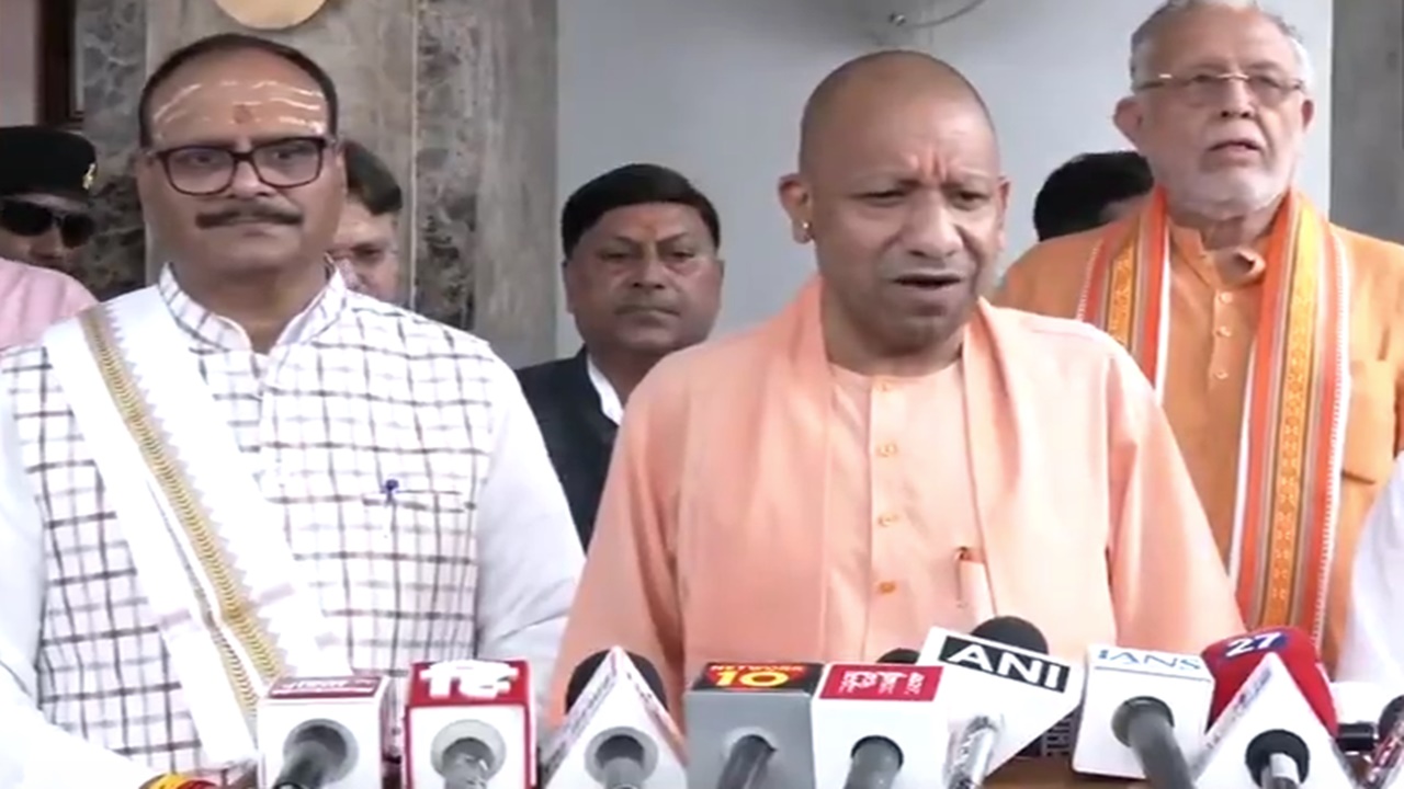 UP Assembly : CM योगी का सपा पर बड़ा प्रहार, कहा- विपक्ष के हंगामे से युवाओं, किसानों, महिलाओं और गरीबों का हुआ नुकसान UP Assembly : CM योगी का सपा पर बड़ा प्रहार, कहा- विपक्ष के हंगामे से युवाओं, किसानों, महिलाओं और गरीबों का हुआ नुकसान