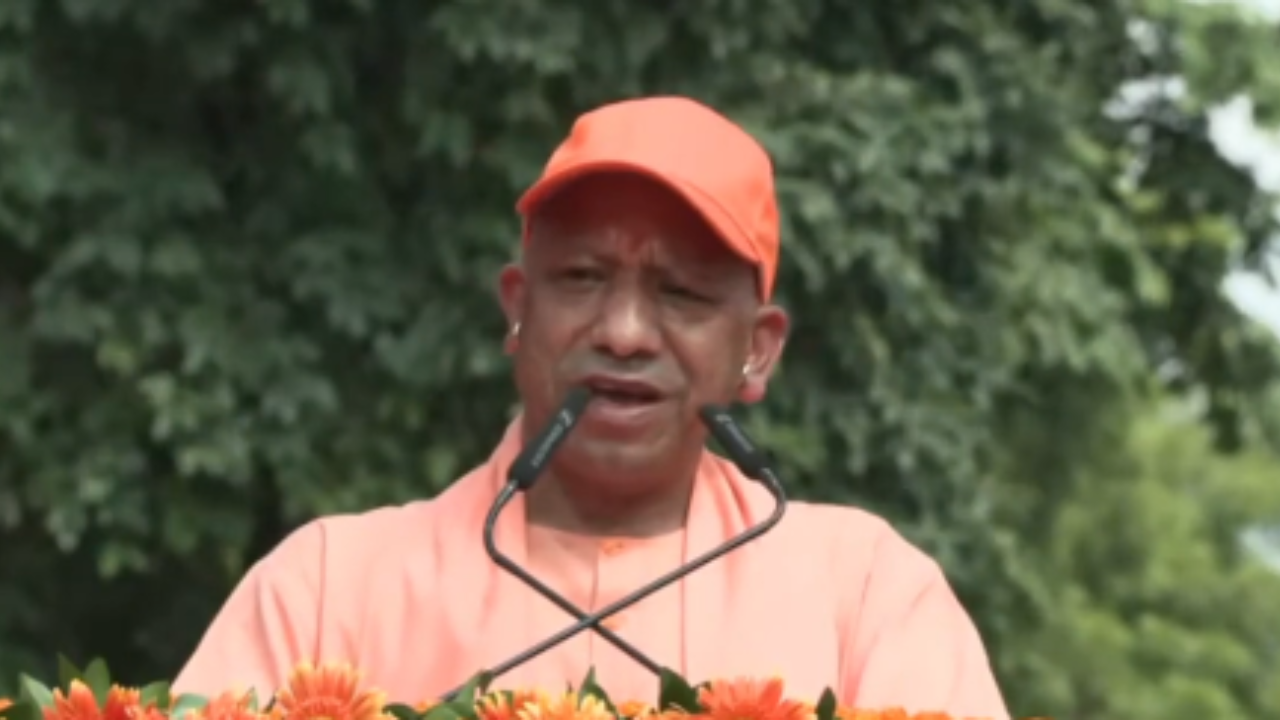 UP News: सीएम योगी ने लखनऊ से शुरू की तिरंगा यात्रा, बोले- ‘ऊर्जा का प्रतीक है हमारा युवा’ UP News: सीएम योगी ने लखनऊ से शुरू की तिरंगा यात्रा, बोले- ‘ऊर्जा का प्रतीक है हमारा युवा’