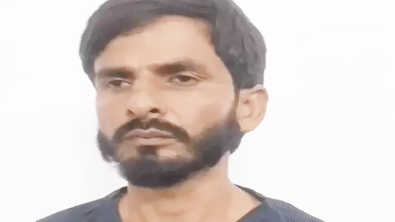 Prayagraj News : 1 लाख इनामी बदमाश दिलबहार गिरफ्तार, गुजरात से प्रयागराज पहुंचते ही STF ने दबोचा Prayagraj News : 1 लाख इनामी बदमाश दिलबहार गिरफ्तार, गुजरात से प्रयागराज पहुंचते ही STF ने दबोचा