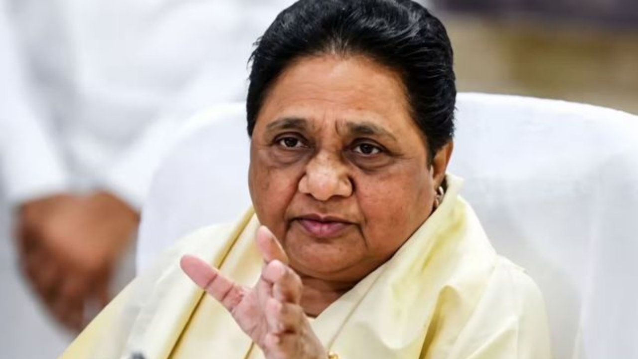 बहस के बजाय बाढ़-बेरोजगार युवाओं पर ध्यान दें …. वंदे मातरम पर मायावती ने केंद्र और विपक्ष को सुनायी खरी खोटी बहस के बजाय बाढ़-बेरोजगार युवाओं पर ध्यान दें …. वंदे मातरम पर मायावती ने केंद्र और विपक्ष को सुनायी खरी खोटी