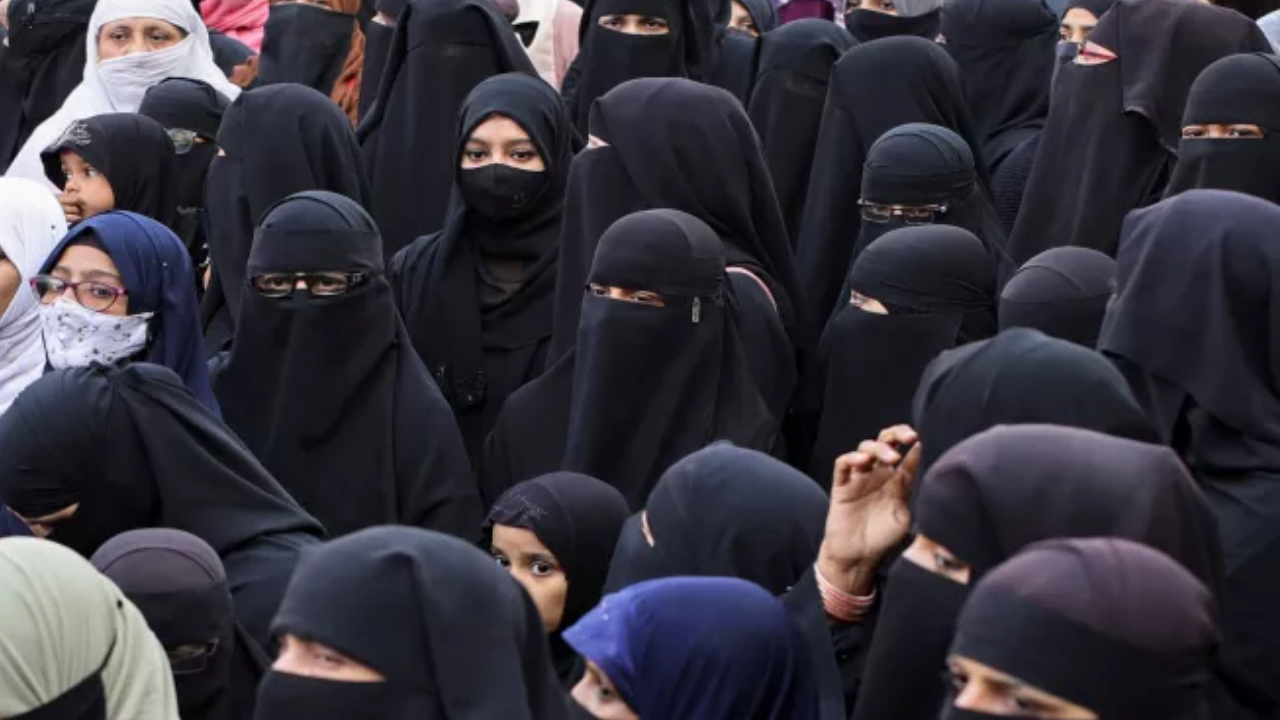 स्कूल यूनिफॉर्म के साथ हिजाब की मांग, इलाहाबाद हाईकोर्ट ने क्यों खारिज की छात्रा की याचिका?