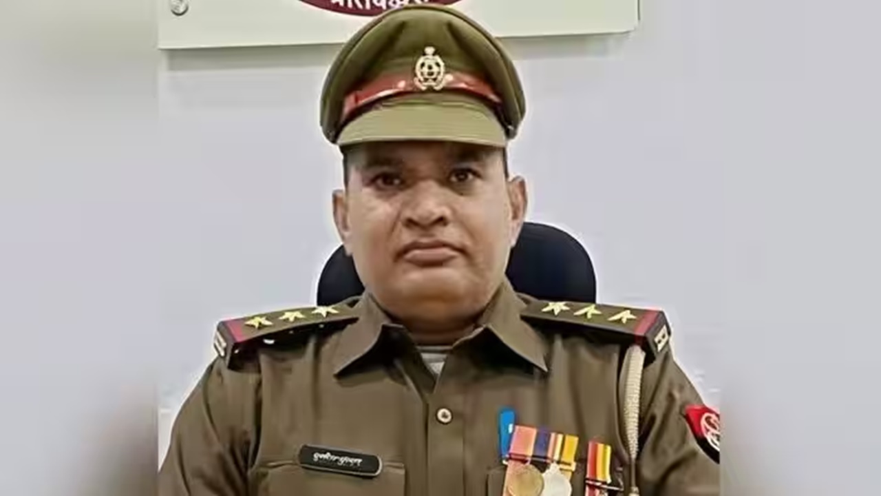 Independence Day : शहीद इंस्पेक्टर सुनील कुमार को मरणोपरांत कीर्ति चक्र, यूपी पुलिस के लिए बना ऐतिहासिक गौरव Independence Day : शहीद इंस्पेक्टर सुनील कुमार को मरणोपरांत कीर्ति चक्र, यूपी पुलिस के लिए बना ऐतिहासिक गौरव