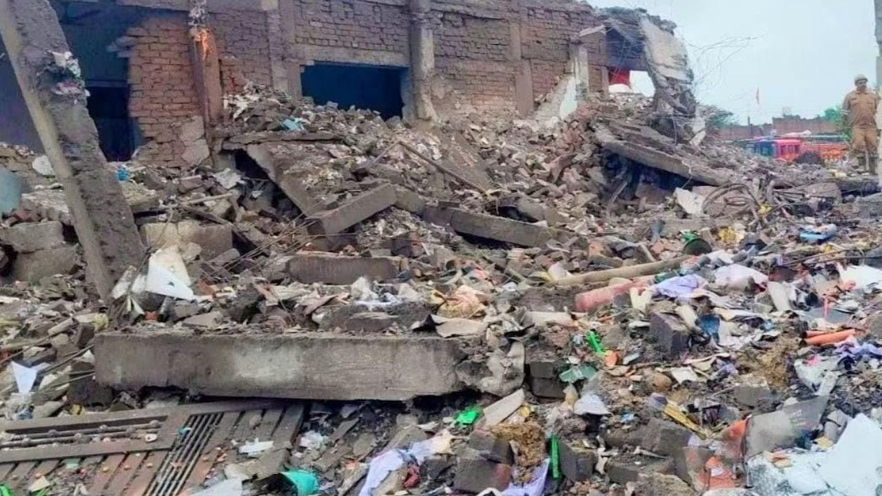 ​कौशांबी :  पटाखा फैक्ट्री में विस्फोट से दहला मनौरी बाजार, पांच की मौत और 22 घायल; हादसे पर CM योगी ने लिया संज्ञान