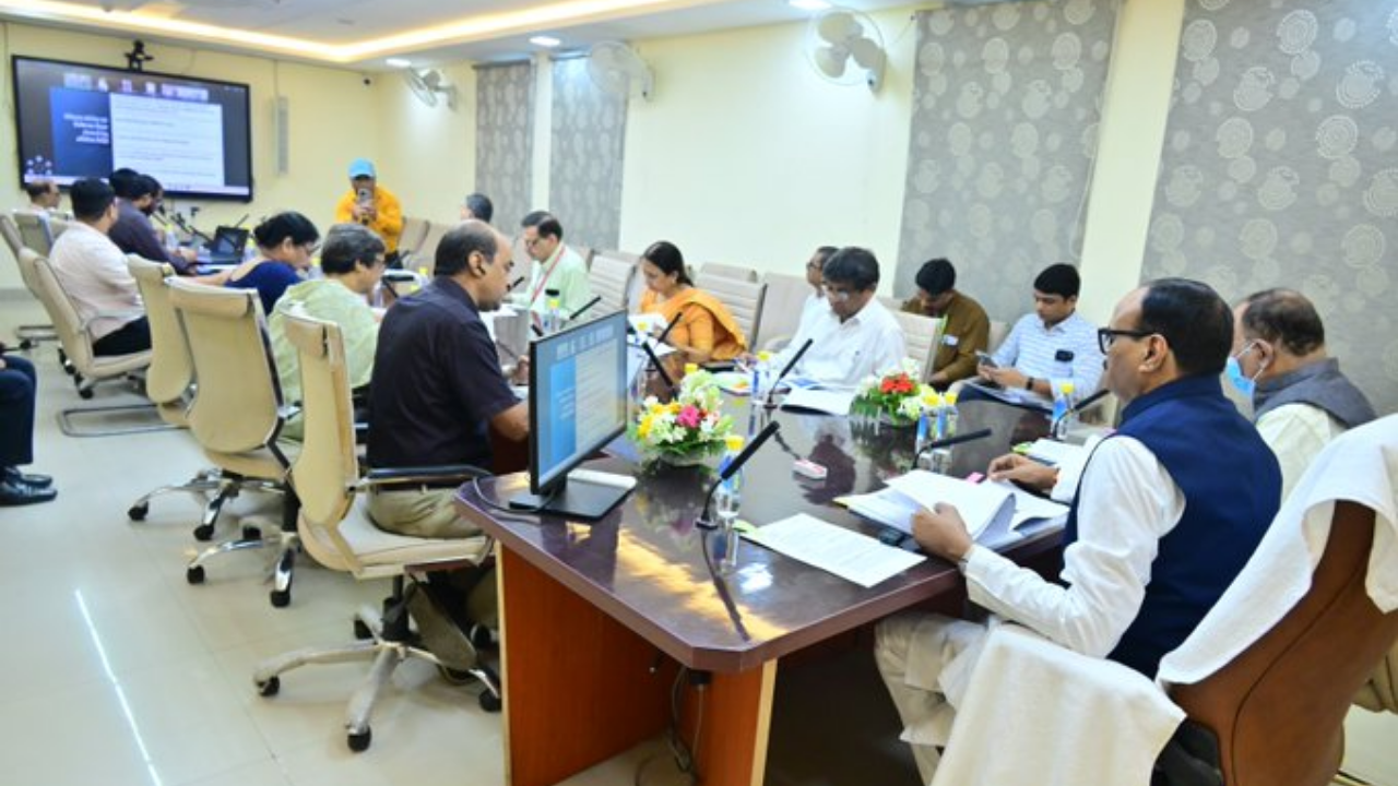 लखनऊ में स्वाइन फ्लू को लेकर बढ़ी चिंता! महिला की मौत के बाद 2 और मरीज H1N1 पॉजिटिव, यूपी के सभी 75 जिलों में अलर्ट लखनऊ में स्वाइन फ्लू को लेकर बढ़ी चिंता! महिला की मौत के बाद 2 और मरीज H1N1 पॉजिटिव, यूपी के सभी 75 जिलों में अलर्ट