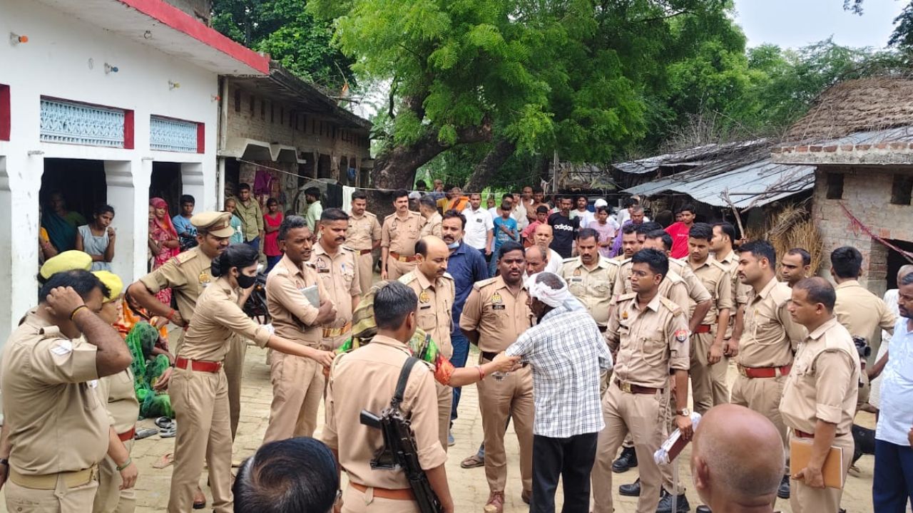 Raebareli News : फंदे से लटका मिला विवाहिता की मौत, पति समेत पांच पर दहेज हत्या का केस Raebareli News : फंदे से लटका मिला विवाहिता की मौत, पति समेत पांच पर दहेज हत्या का केस
