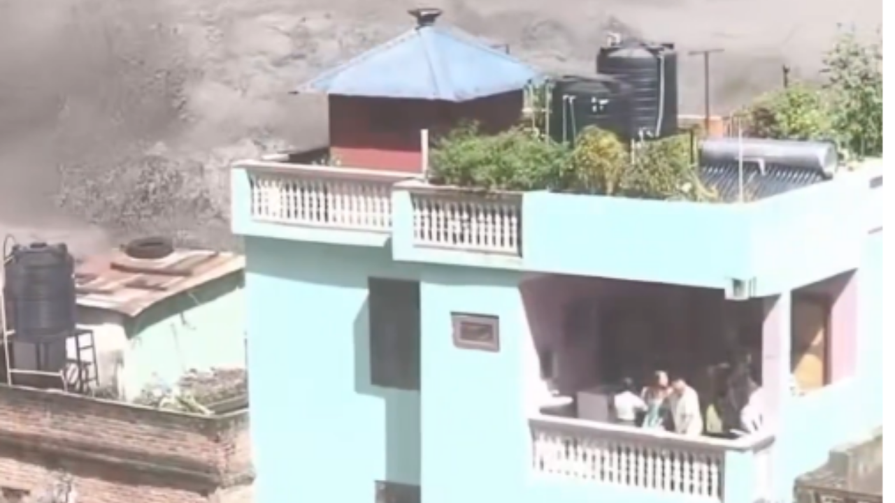 नेपाल में बाढ़-भूस्खलन से तबाही, 2,500 लापता और 586 शव बरामद; भारत ने भेजी 11 सदस्यीय रेस्क्यू टीम