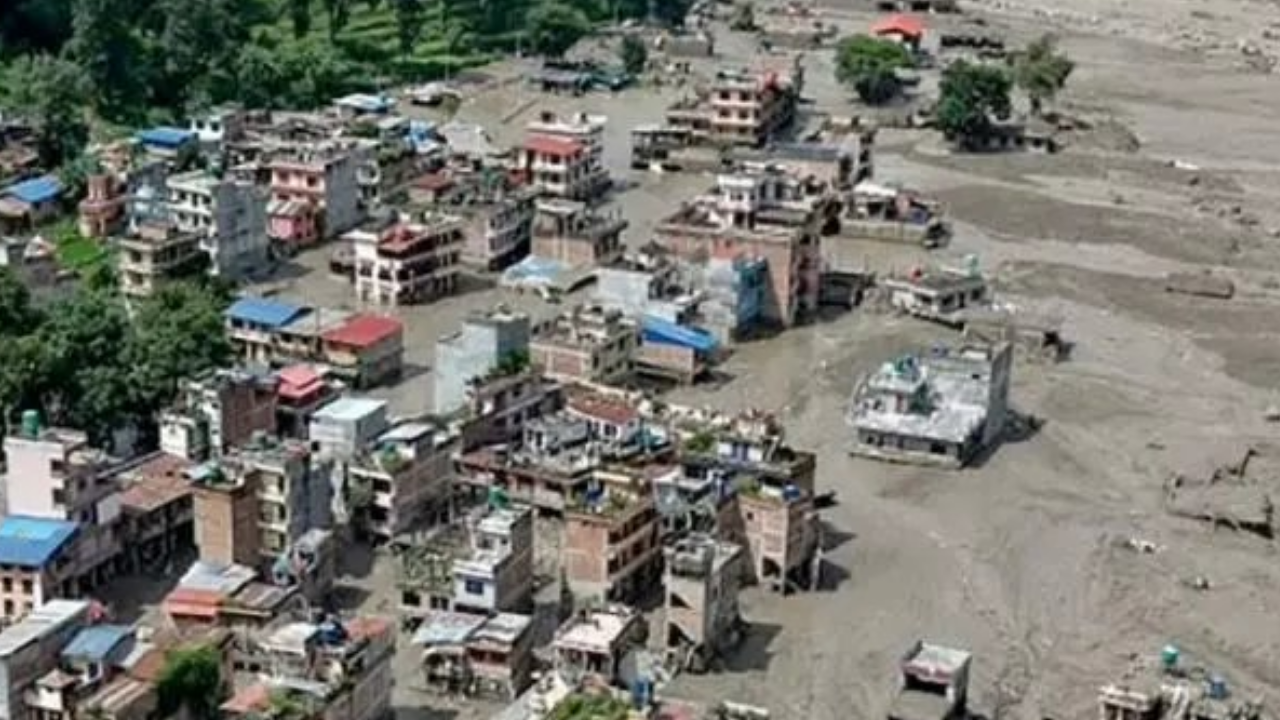 तिब्बत-नेपाल सीमा पर तबाही का सैलाब, 261 विदेशी लापता; 49 भारतीय भी शामिल, कैलाश यात्रियों की बढ़ी चिंता तिब्बत-नेपाल सीमा पर तबाही का सैलाब, 261 विदेशी लापता; 49 भारतीय भी शामिल, कैलाश यात्रियों की बढ़ी चिंता