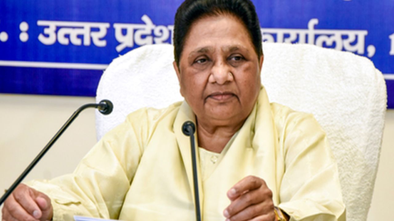 सपा के PDA में ‘P’ बना ‘पंडित’, मायावती बोलीं- ‘चुनावी स्वार्थ में गिरगिट की तरह रंग बदलती है पार्टी’ सपा के PDA में ‘P’ बना ‘पंडित’, मायावती बोलीं- ‘चुनावी स्वार्थ में गिरगिट की तरह रंग बदलती है पार्टी’