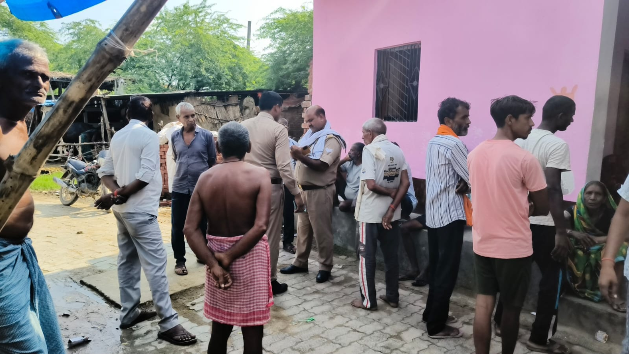 रायबरेली में युवक की मौत के बाद बवाल, परिजनों ने पुलिस पर प्रताड़ना का लगाया आरोप; शव उठाने से किया इनकार रायबरेली में युवक की मौत के बाद बवाल, परिजनों ने पुलिस पर प्रताड़ना का लगाया आरोप; शव उठाने से किया इनकार