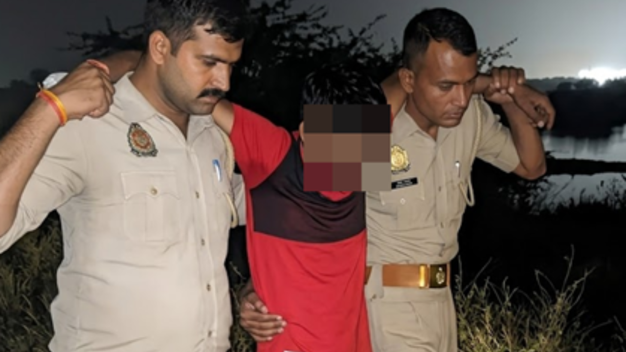 Raebareli Encounter News: नाबालिग से दुष्कर्म का आरोपी मुठभेड़ में गिरफ्तार, पुलिस की जवाबी कार्रवाई में पैर में लगी गोली Raebareli Encounter News: नाबालिग से दुष्कर्म का आरोपी मुठभेड़ में गिरफ्तार, पुलिस की जवाबी कार्रवाई में पैर में लगी गोली