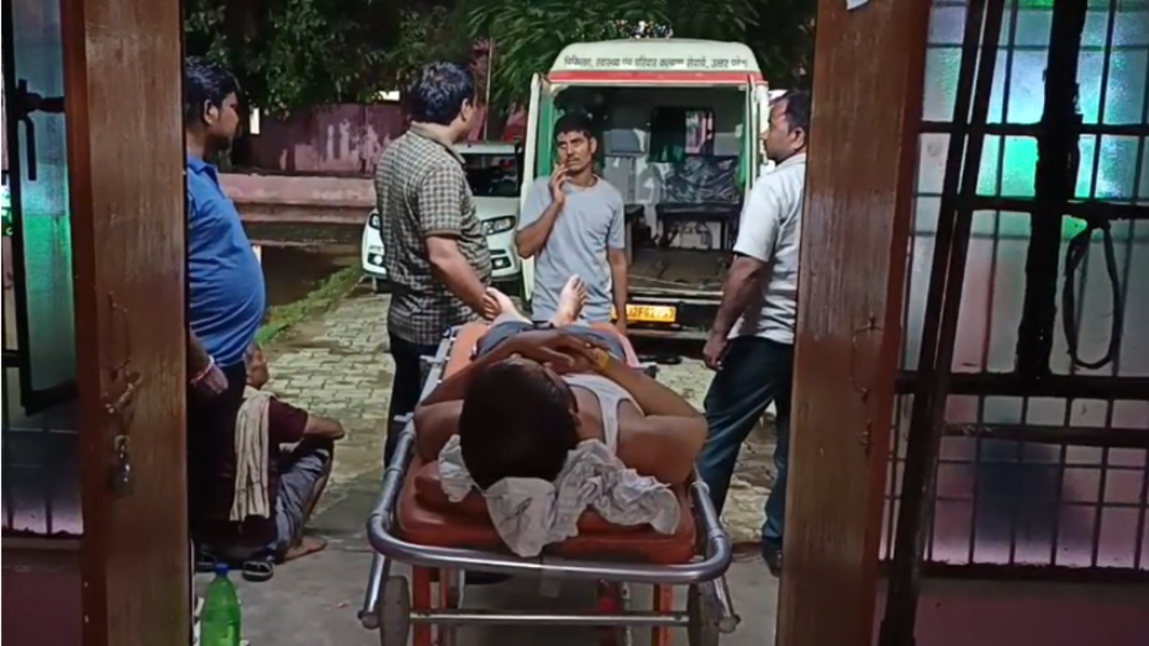 Shravasti News: जमीन विवाद में दो युवकों की लाठी-डंडों से पिटाई, एक का सिर फटा; दूसरा घायल Shravasti News: जमीन विवाद में दो युवकों की लाठी-डंडों से पिटाई, एक का सिर फटा; दूसरा घायल