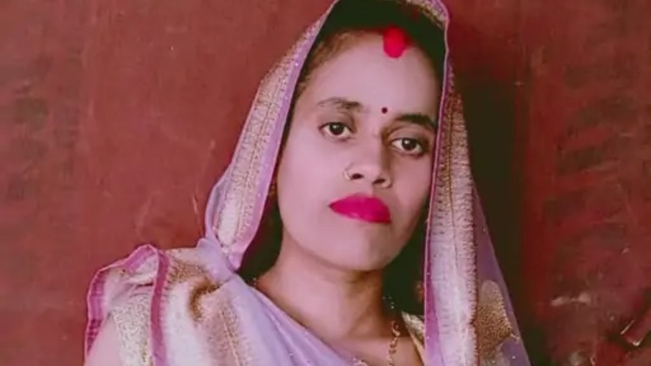 नहर किनारे मिली चप्पलें, विवाहिता लापता… परिजनों का ससुराल वालों पर गंभीर आरोप; पुलिस सीमा विवाद में उलझी नहर किनारे मिली चप्पलें, विवाहिता लापता… परिजनों का ससुराल वालों पर गंभीर आरोप; पुलिस सीमा विवाद में उलझी