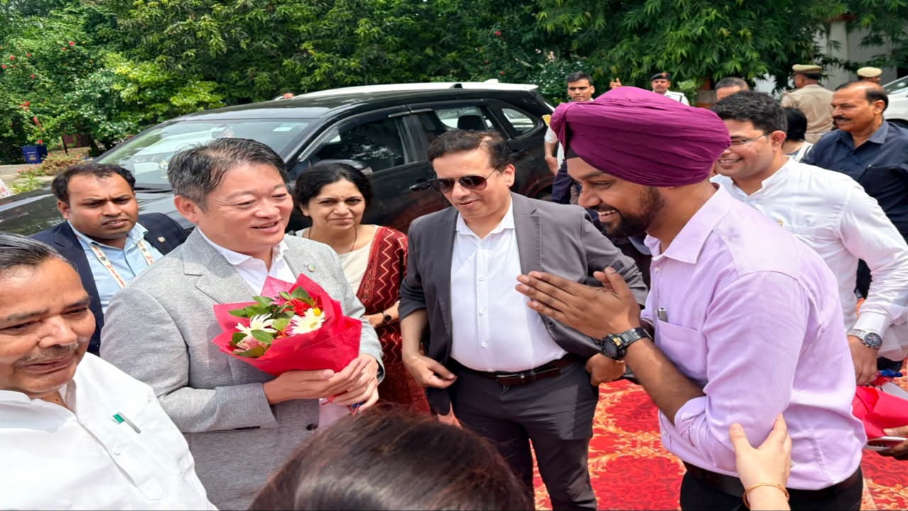 सुल्तानपुर में जापान की दस्तक! यामानाशी के गवर्नर का जोरदार स्वागत, यूपी-जापान रिश्तों को मिली नई उड़ान सुल्तानपुर में जापान की दस्तक! यामानाशी के गवर्नर का जोरदार स्वागत, यूपी-जापान रिश्तों को मिली नई उड़ान