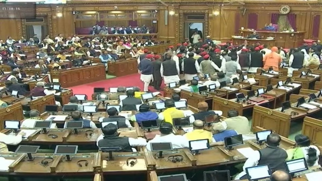 UP विधानसभा : CM योगी का विपक्ष पर तीखा हमला, बोले- लोकतांत्रिक मूल्यों में विश्वास नहीं; हंगामे पर सपा विधायक पूरे सत्र के लिए निष्कासित UP विधानसभा : CM योगी का विपक्ष पर तीखा हमला, बोले- लोकतांत्रिक मूल्यों में विश्वास नहीं; हंगामे पर सपा विधायक पूरे सत्र के लिए निष्कासित