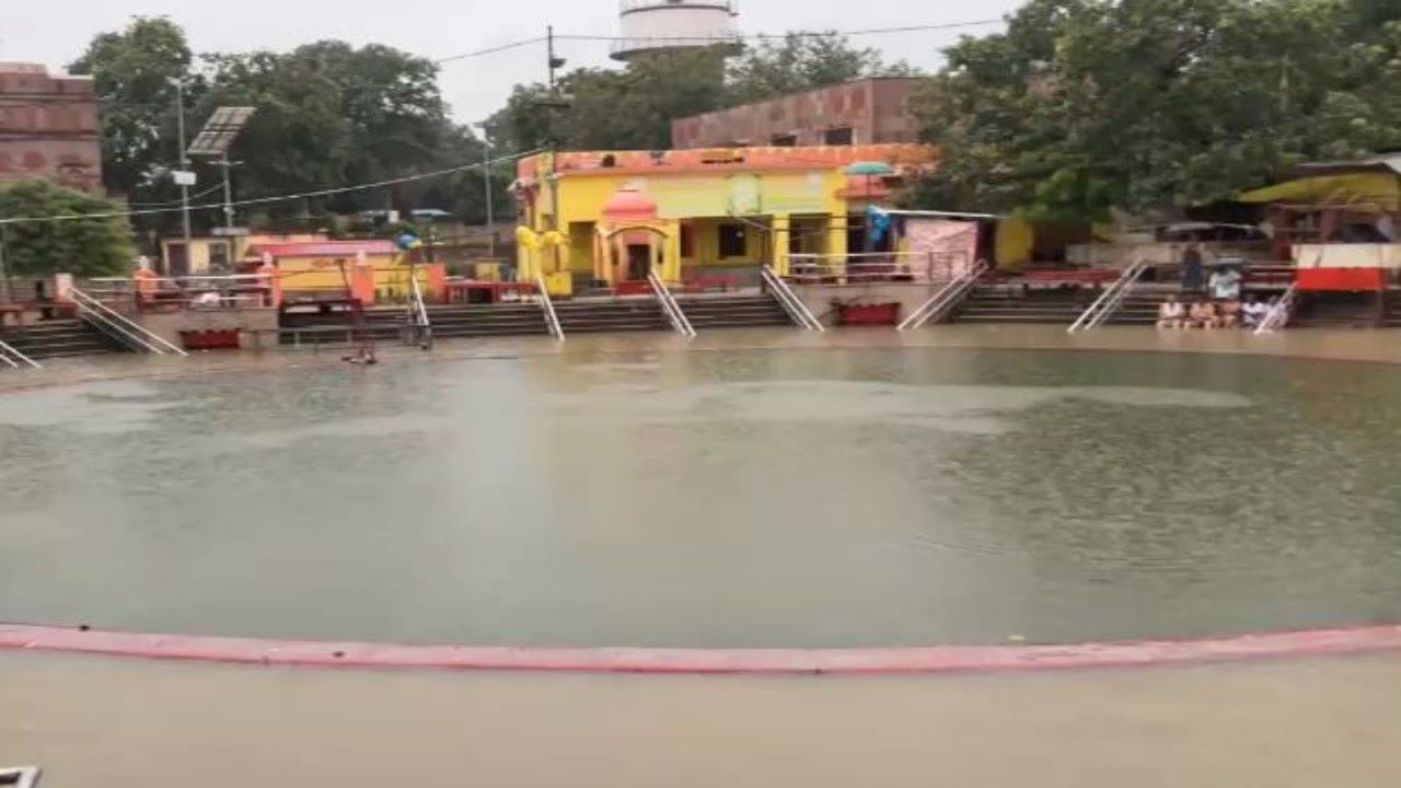 नैमिषारण्य : चक्रतीर्थ और घाटों पर तेजी से बढ़ा पानी, श्रद्धालुओं की ‘नो-एंट्री’ नैमिषारण्य : चक्रतीर्थ और घाटों पर तेजी से बढ़ा पानी, श्रद्धालुओं की ‘नो-एंट्री’