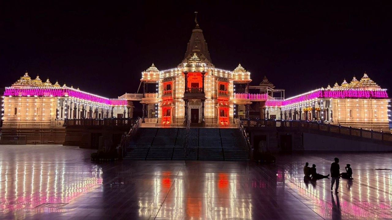श्रीकृष्ण जन्माष्टमी : आकर्षक ढंग से सजाया जा रहा भक्तिधाम मनगढ़, गूंजेगा राधे-राधे श्रीकृष्ण जन्माष्टमी : आकर्षक ढंग से सजाया जा रहा भक्तिधाम मनगढ़, गूंजेगा राधे-राधे