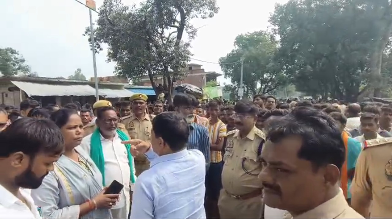 Sitapur News : जच्चा-बच्चा की मौत, परिजनों ने सड़क पर शव रखकर किया प्रदर्शन; मेडिकल स्टोर संचालक पर लापरवाही का आरोप Sitapur News : जच्चा-बच्चा की मौत, परिजनों ने सड़क पर शव रखकर किया प्रदर्शन; मेडिकल स्टोर संचालक पर लापरवाही का आरोप