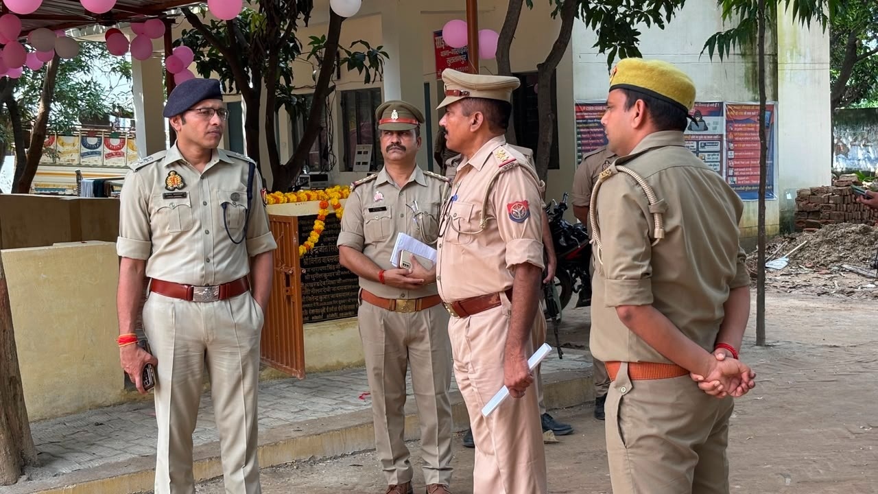 Sultanpur News : अचानक गोसाईंगंज थाने पहुंचे एसपी विनीत जायसवाल, पुलिसिंग व्यवस्था का लिया जायजा, लंबित मामलों पर दिए सख्त निर्देश Sultanpur News : अचानक गोसाईंगंज थाने पहुंचे एसपी विनीत जायसवाल, पुलिसिंग व्यवस्था का लिया जायजा, लंबित मामलों पर दिए सख्त निर्देश