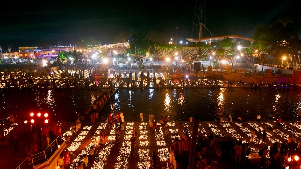 Ayodhya Deepotsav 2026: दीपोत्सव पर फिर जगमगाएगा सरयू तट, अयोध्या में तैयारियों ने पकड़ी रफ्तार Ayodhya Deepotsav 2026: दीपोत्सव पर फिर जगमगाएगा सरयू तट, अयोध्या में तैयारियों ने पकड़ी रफ्तार