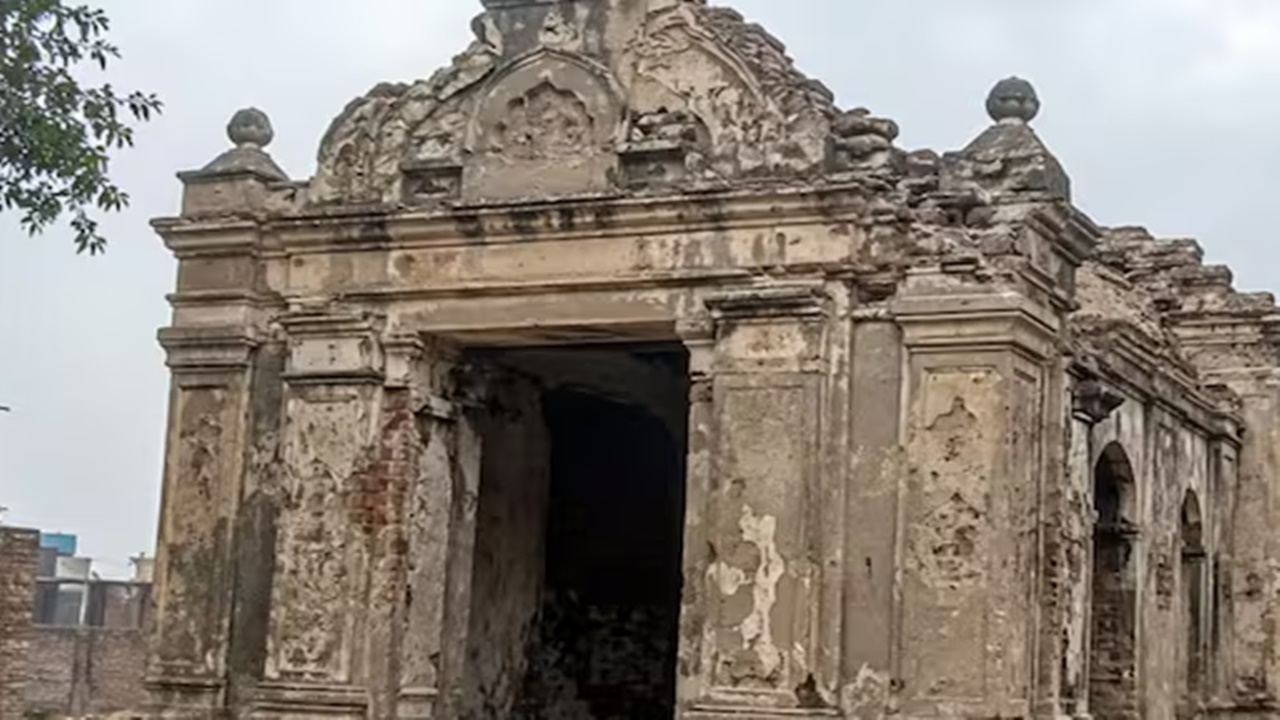 ​पाकिस्तान में ढहाया गया 100 साल पुराना मंदिर, तो शंकराचार्य ने जताया रोष, कहा- हर धर्मस्थल की सुरक्षा जरूरी