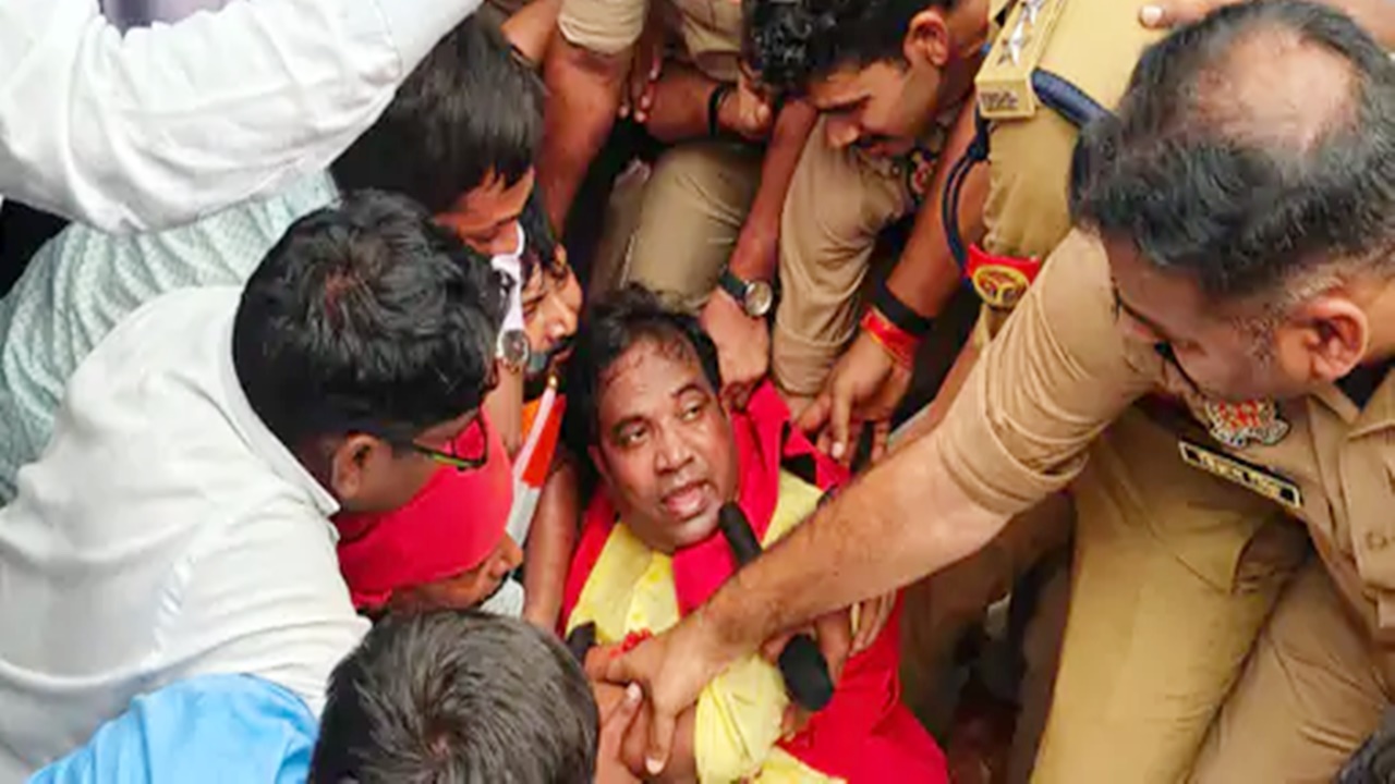 ​Lucknow News : ‘आरक्षण बचाओ पदयात्रा’ पहुंची लखनऊ, चारबाग में सरदार सेना भर्ती अभ्यर्थियों का जोरदार प्रदर्शन