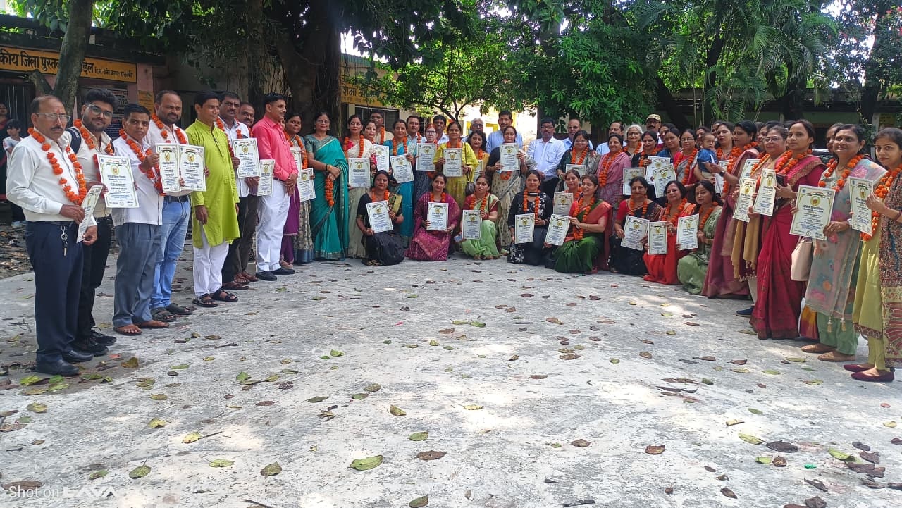 Teacher’s Day 2026 : बाराबंकी में 48 शिक्षक, शिक्षामित्र और अनुदेशक सम्मानित, नवाचारों की हुई सराहना Teacher’s Day 2026 : बाराबंकी में 48 शिक्षक, शिक्षामित्र और अनुदेशक सम्मानित, नवाचारों की हुई सराहना