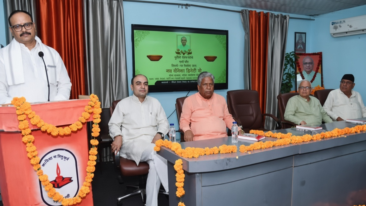 लखनऊ में वीरेश्वर द्विवेदी की स्मृति में बनेगा पार्क या स्मृति स्थल, स्थापित होगी भव्य प्रतिमा लखनऊ में वीरेश्वर द्विवेदी की स्मृति में बनेगा पार्क या स्मृति स्थल, स्थापित होगी भव्य प्रतिमा