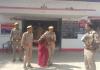 Kanpur Dehat Crime: पति कमरे में सो रहा था; पत्नी घर में ये कांड करके कागजात समेत हुई फरार...पुलिस ने किया गिरफ्तार