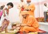 Video: CM योगी ने गोरखपुर में किया कन्या पूजन, श्रीरामलला के सूर्य तिलक को बताया सनातन का अलौकिक गौरव 