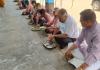 अयोध्या में टाटपट्टी पर बैठे AD, बच्चों के साथ खाया मिड-डे-मील