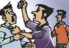 लखीमपुर-खीरी: देशी शराब की दुकान पर बैठे युवक ने आबकारी टीम को लाठी लेकर दौड़ाया, हाथापाई की कोशिश