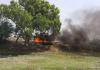 Auraiya Fire: आग लगने से धू-धू कर जलकर राख हुई कार...तेज आवाज में फटा फायर, ग्रामीण घंटों बुझाने के लिए करते रहे मशक्कत