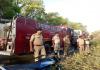 गोंडा: रेलवे लाइन के किनारे झाड़ियों में भीषण आग ढाई घंटा आवागमन रहा बाधित