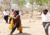 सीतापुर: मृत गौवंशो की जांच को लेकर कपसा कलां की गौशाला पहुंचीं CDO, सवाल जवाब पर BDO को लगाई फटकार