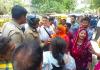 मुरादाबाद : जिला कारागार के सामने आपस में भिड़ी महिलाएं, मौके पर पहुंची पुलिस...जानिए पूरा मामला 