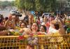 दिल्ली: हाथों में चूड़ियां लेकर केजरीवाल के घर के बाहर BJP महिला मोर्चा की कार्यकर्ताओं का प्रदर्शन, मांगा इस्तीफा