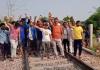 मीरजापुर में ग्रामीणों ने किया प्रदर्शन, मतदान बहिष्कार की दी चेतावनी-जानें वजह   