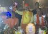 PM modi ayodhya road show: पीएम मोदी का रोड शो शुरू, भारी भीड़ के बीच जनता का कर रहे अभिवादन  