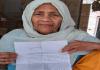 बाराबंकी में डीएम और एसडीएम का आदेश भी बेअसर, शिकायत लेकर दर-दर भटक रही वृद्ध महिला-जानें क्या है मामला  