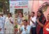 बहराइच: पिंक बूथ में डीएम ने अधिकारियों के साथ किया मतदान, दिव्यांग मतदाता को किया सम्मानित 