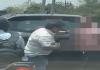 लखनऊ: गाड़ी टकराने पर कैब चालक को दबंग ने तमंचे की बट से पीटा, देखें वीडियो